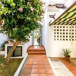 Hébergement de vacances A&n Spacious Family House With Pool & Garden