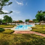 A&n Spacious Family House With Pool & Garden Hébergement de vacances