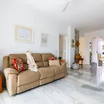 Hébergement de vacances A&n Spacious Family House With Pool & Garden