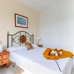 A&n Spacious Family House With Pool & Garden Hébergement de vacances