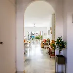 A&n Spacious Family House With Pool & Garden Hébergement de vacances