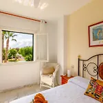 A&n Spacious Family House With Pool & Garden *