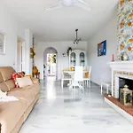 Hébergement de vacances A&n Spacious Family House With Pool & Garden *