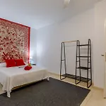 A&n Spacious Family House With Pool & Garden Hébergement de vacances