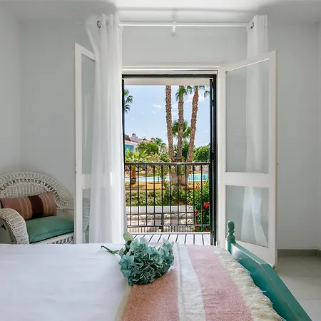 A&n Spacious Family House With Pool & Garden