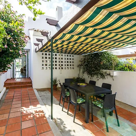 A&n Spacious Family House With Pool & Garden Hébergement de vacances *